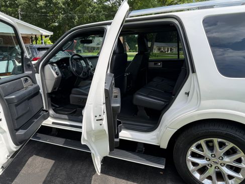 Used 2017 Ford Expedition Limited w/ Equipment Group 301A AWD/4WD image 11