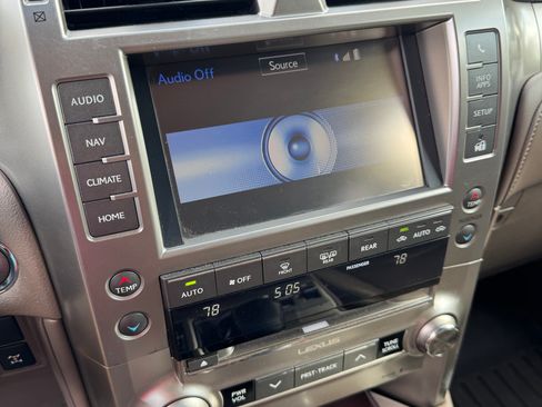 Used 2016 Lexus GX 460 image 19