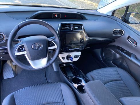 Used 2018 Toyota Prius Three image 15