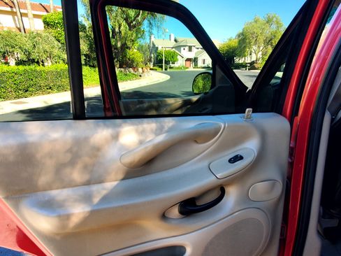 Used 2001 Ford Expedition Eddie Bauer image 8