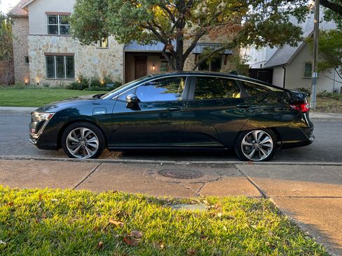 Used 2018 Honda Clarity Plug-In Hybrid image 1