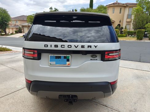 Used 2017 Land Rover Discovery HSE Luxury AWD/4WD image 2