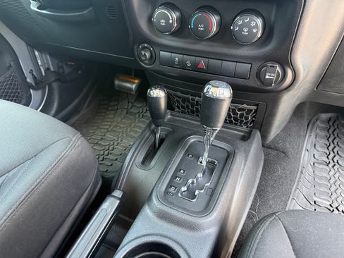 Used 2016 Jeep Wrangler Sport AWD/4WD image 19