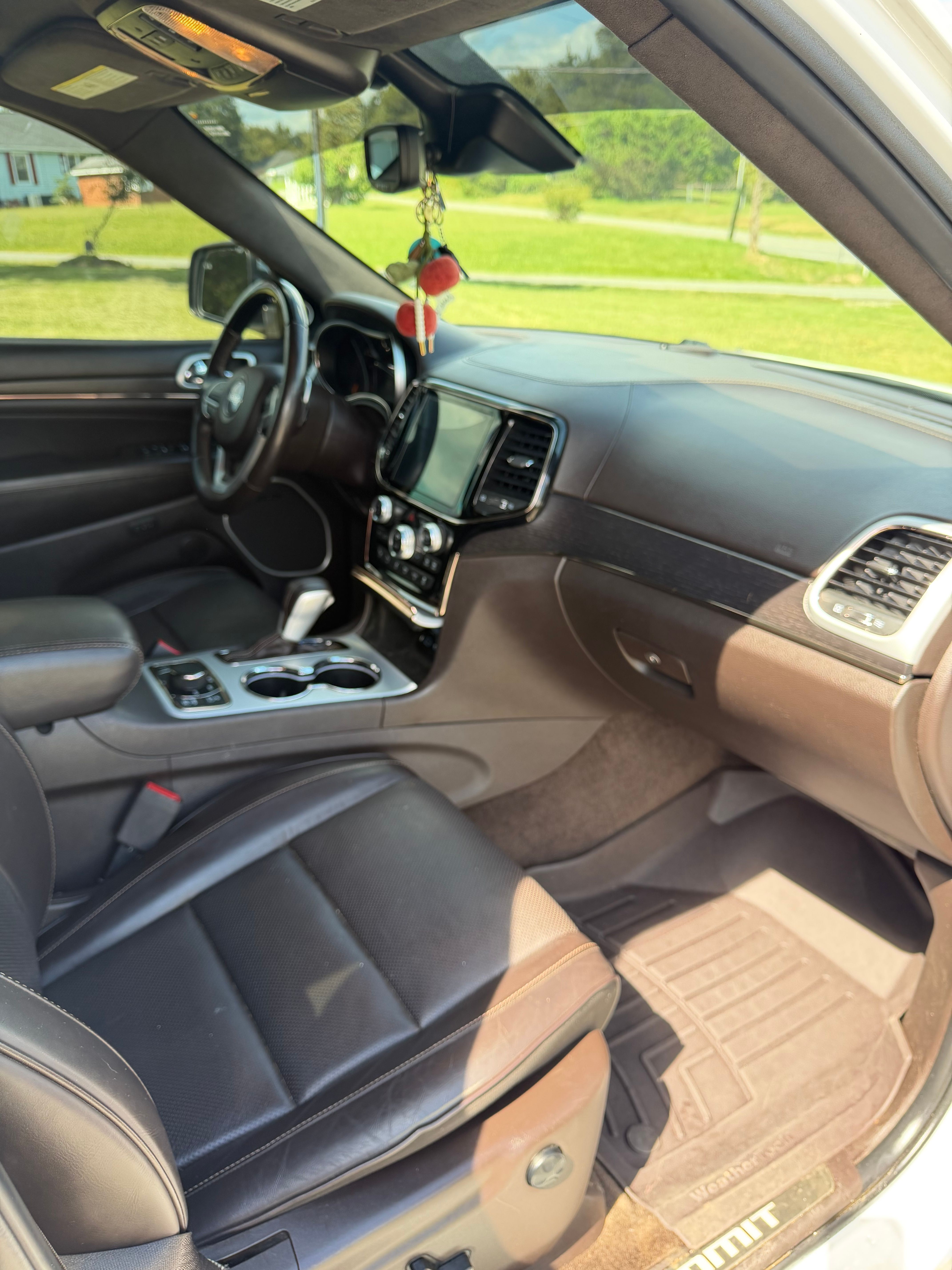 Used 2019 Jeep Grand Cherokee Summit AWD/4WD image 10