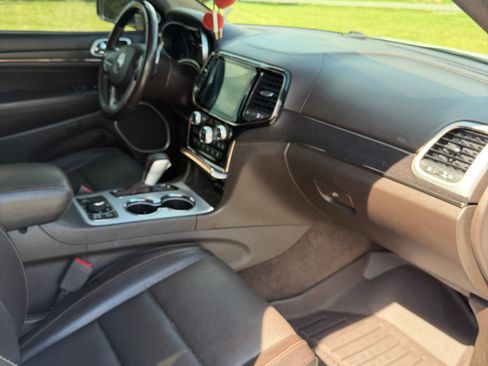 Used 2019 Jeep Grand Cherokee Summit AWD/4WD image 10