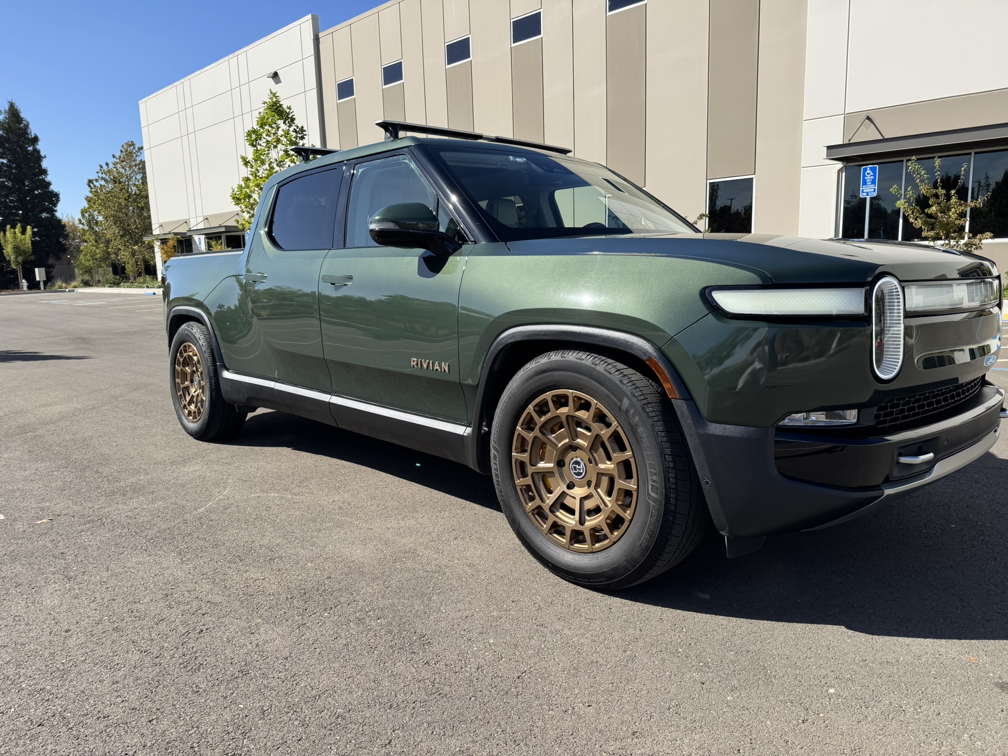 Used 2022 Rivian R1T Adventure AWD/4WD image 13