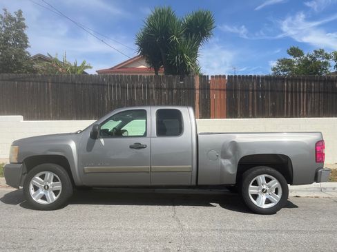 Used 2007 Chevrolet Silverado 1500 LT w/ California Package image 1