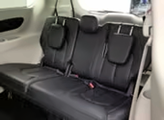 Used 2020 Chrysler Pacifica Touring-L FWD image 9