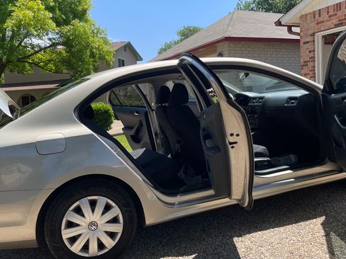 Used 2016 Volkswagen Jetta S image 6