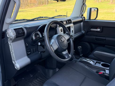 Used 2007 Toyota FJ Cruiser Sport Utility 2D image 22
