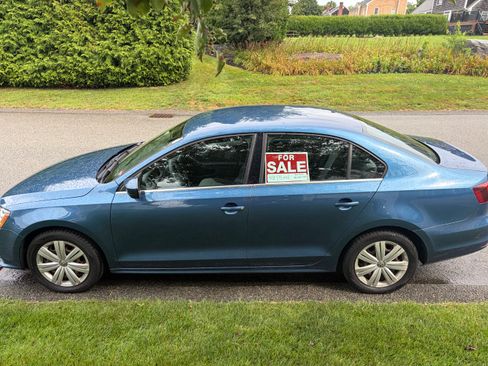 Used 2017 Volkswagen Jetta S w/ Jetta S Cold Weather Package FWD image 2