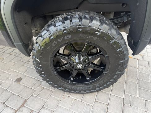 Used 2022 GMC Sierra 1500 AT4X image 9