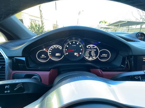 Used 2023 Porsche Cayenne S Platinum image 11