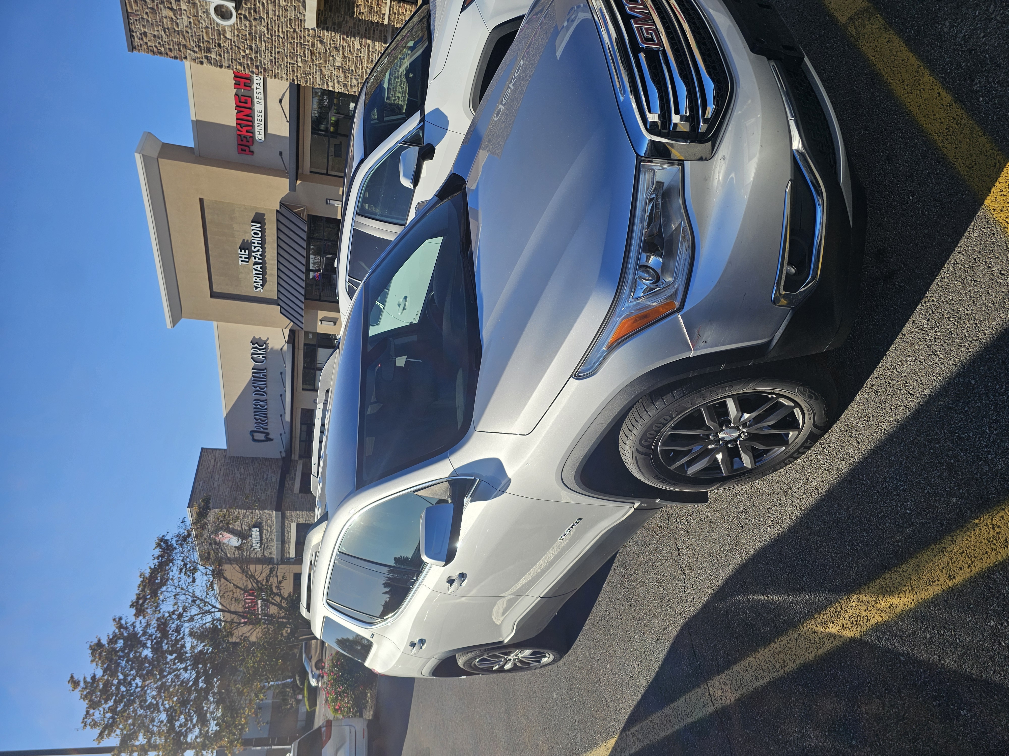 Used 2017 GMC Acadia SLT AWD/4WD image 5