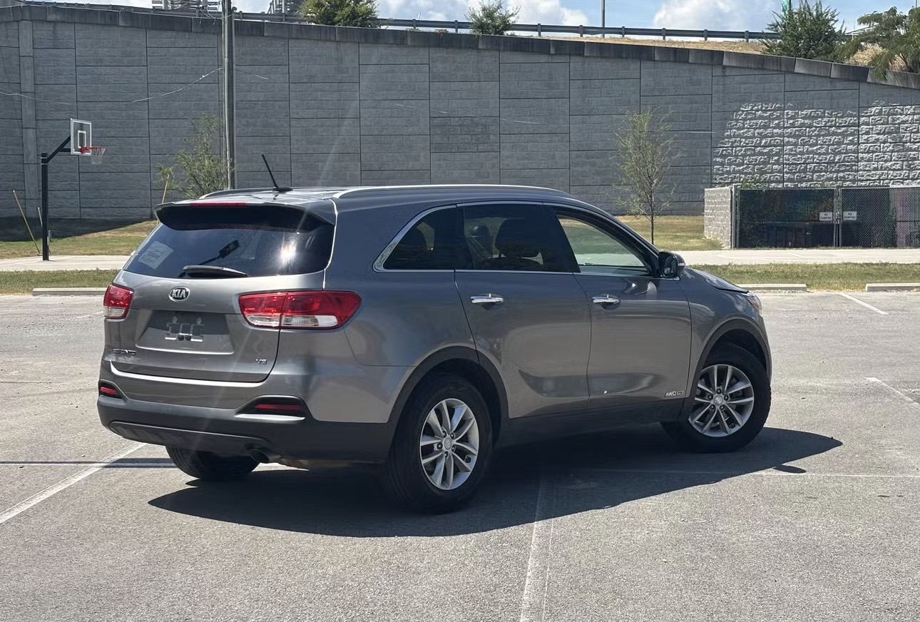 Used 2017 Kia Sorento AWD image 6