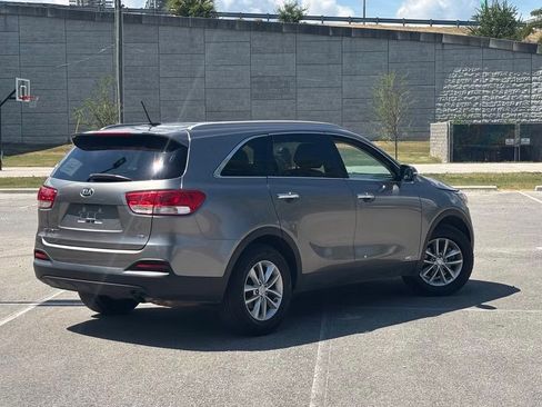 Used 2017 Kia Sorento AWD image 6