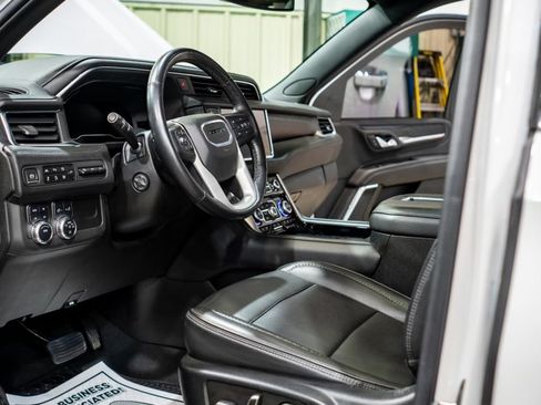 Used 2022 GMC Yukon Denali image 4