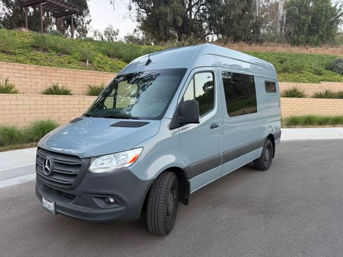Used 2021 Mercedes-Benz Sprinter 2500 image 1
