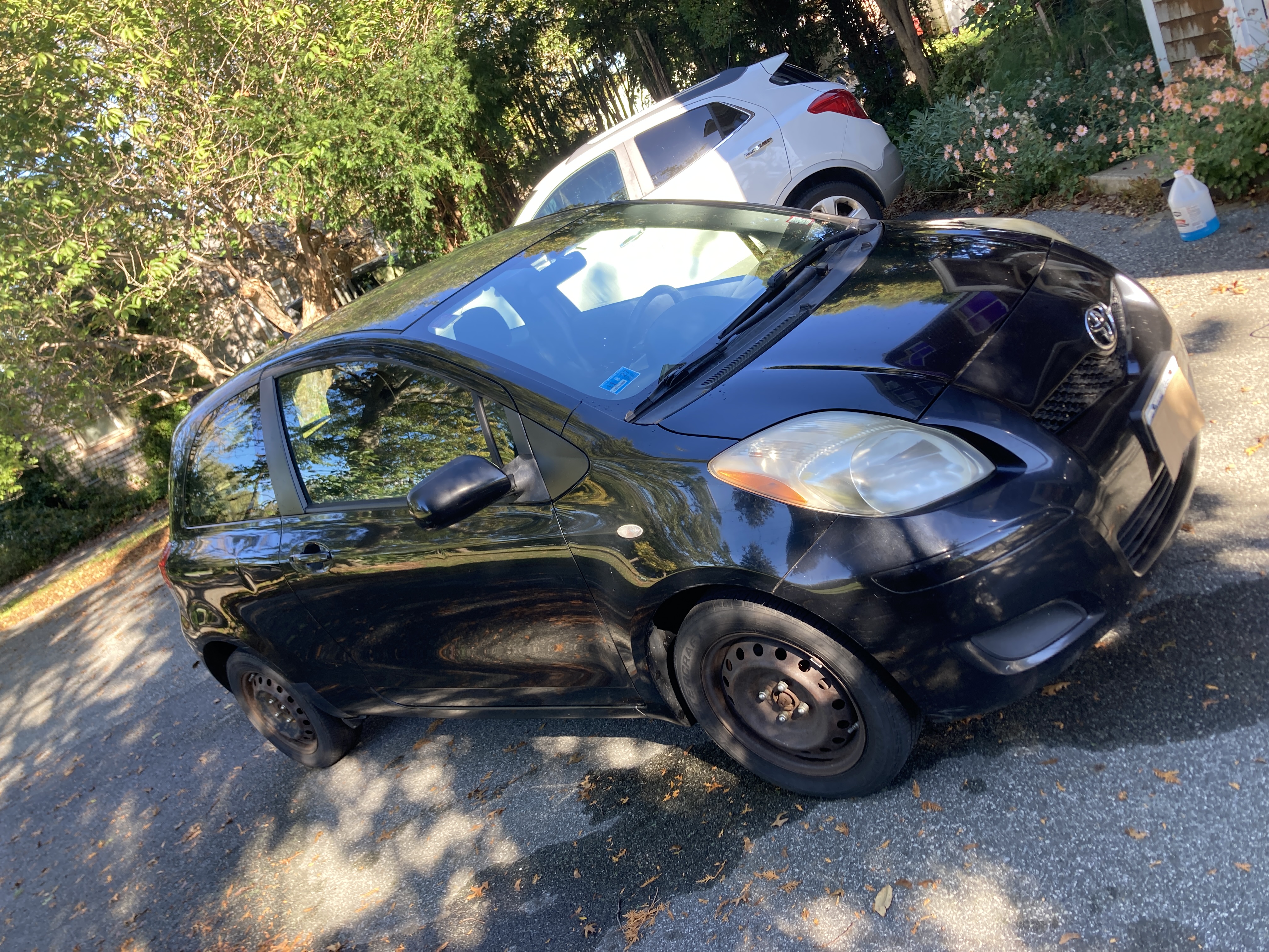 Used 2009 Toyota Yaris 2-Door Hatchback w/ Convenience Pkg FWD image 4
