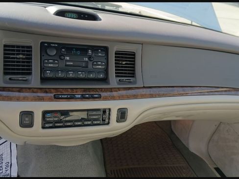 Used 1997 Lincoln Town Car Executive image 12