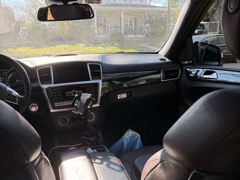 Used 2015 Mercedes-Benz GL 550 4MATIC w/ Driver Assistance Package image 8