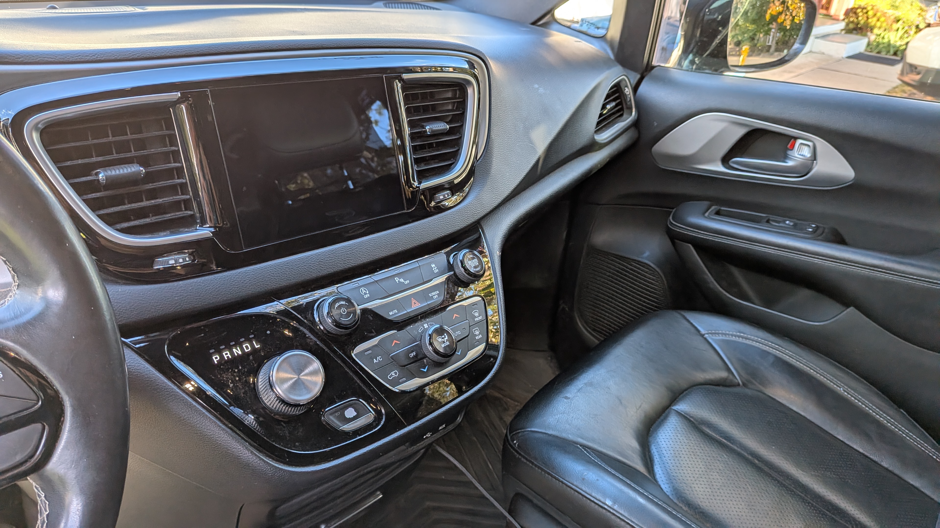 Used 2018 Chrysler Pacifica Touring-L w/ Premium Audio Group FWD image 8