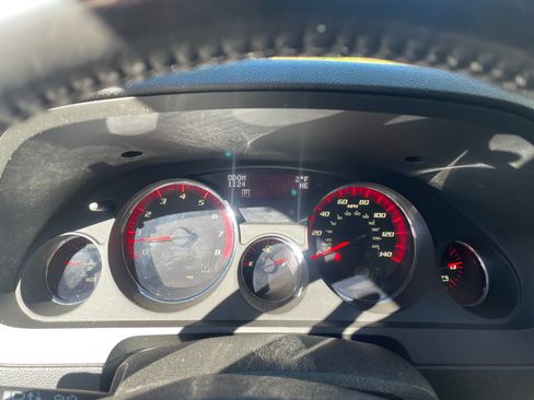 Used 2011 GMC Acadia SLT image 12