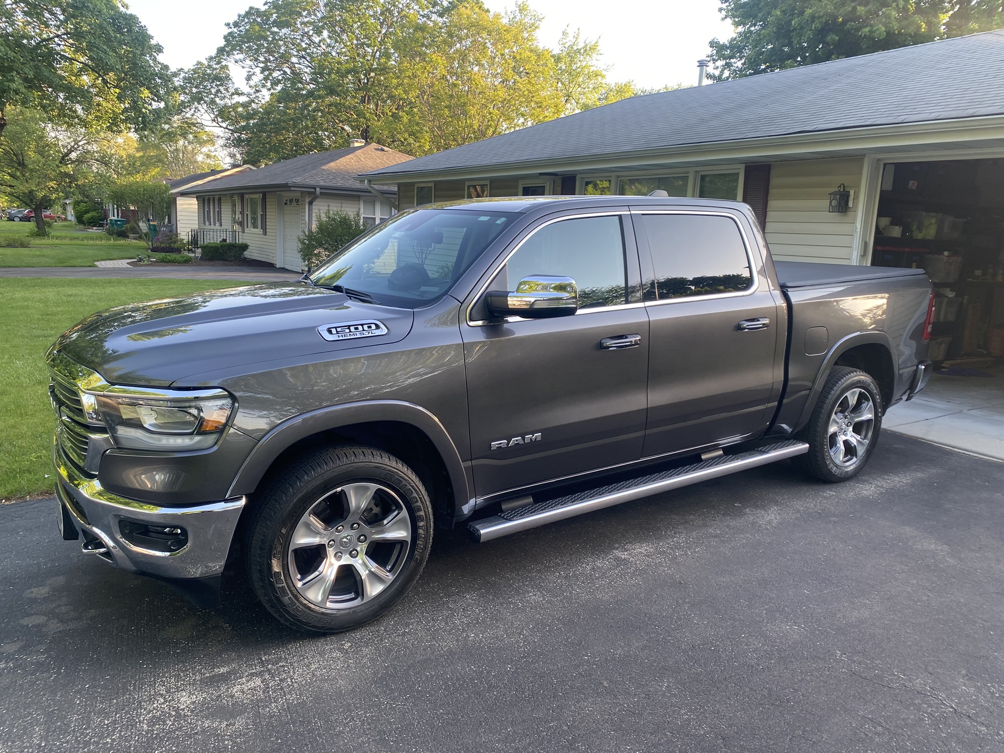 Used 2022 RAM 1500 Laramie AWD/4WD image 1