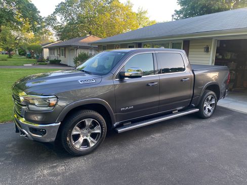 Used 2022 RAM 1500 Laramie AWD/4WD image 1