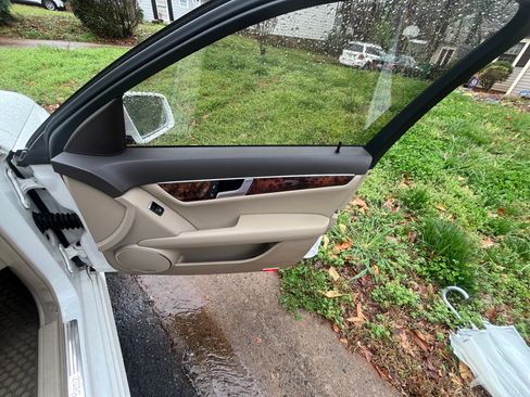 Used 2013 Mercedes-Benz C 250 Sedan image 10