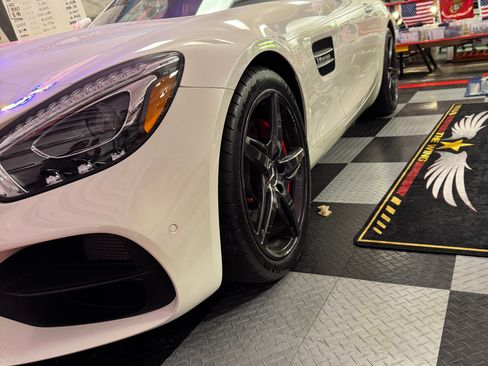 Used 2018 Mercedes-Benz AMG GT Roadster image 16