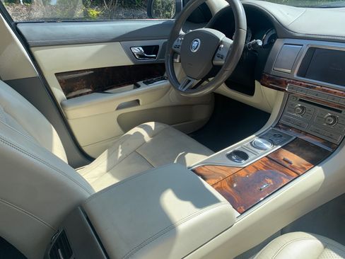 Used 2009 Jaguar XF Premium RWD image 8