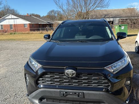 Used 2020 Toyota RAV4 XLE image 14