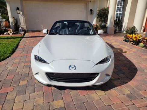 Used 2022 MAZDA MX-5 Miata Grand Touring RWD image 2