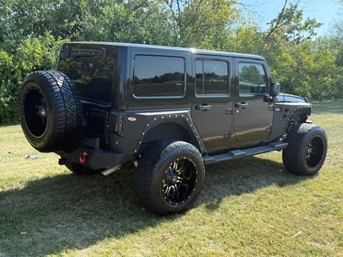 Used 2016 Jeep Wrangler Unlimited Sahara image 10