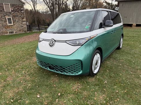 Used 2025 Volkswagen ID. Buzz 1st Edition image 2