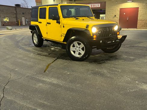 Used 2011 Jeep Wrangler Unlimited Sport image 2