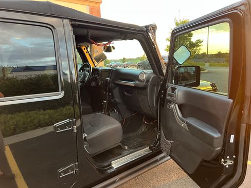 Used 2016 Jeep Wrangler Unlimited Sport image 23