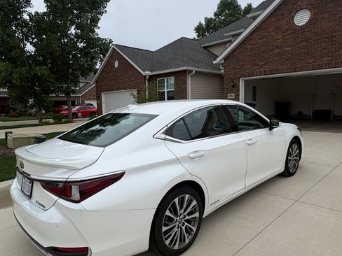 Used 2020 Lexus ES 300h w/ Premium Package FWD image 6