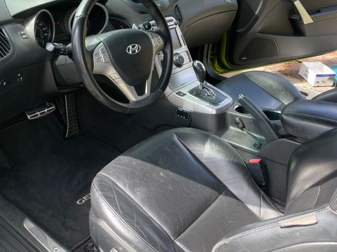 Used 2010 Hyundai Genesis 3.8 image 4