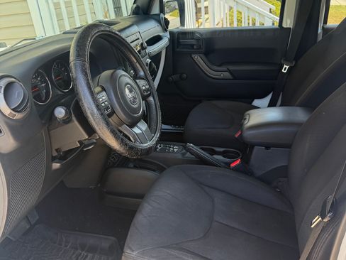Used 2014 Jeep Wrangler Unlimited Sport w/ Max Tow Package AWD/4WD image 11