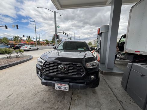 Used 2021 Toyota Tacoma TRD Off-Road w/ Technology Package RWD image 8
