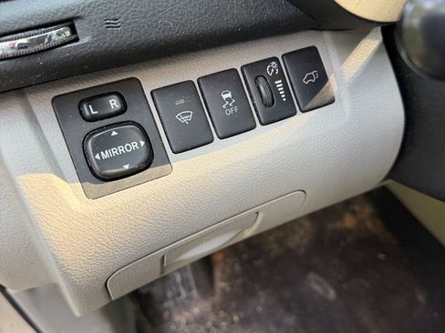 Used 2011 Toyota Highlander Limited w/ Tow Pkg AWD/4WD image 9