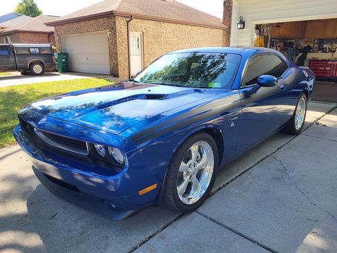 Used 2010 Dodge Challenger R/T image 1