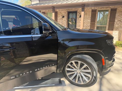 Used 2023 Jeep Grand Wagoneer Series II image 5