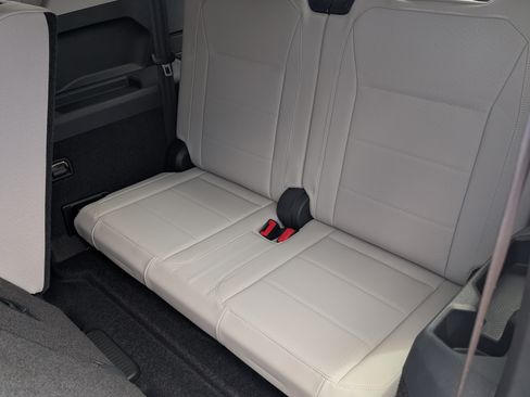 Used 2018 Volkswagen Tiguan SE FWD image 8