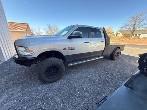 Used 2017 RAM 3500 SLT w/ Luxury Group image 7