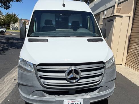 Used 2019 Mercedes-Benz Sprinter 144 image 4