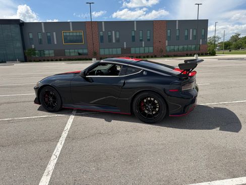 Used 2024 Nissan Z NISMO w/ Floor Mat Package RWD image 8