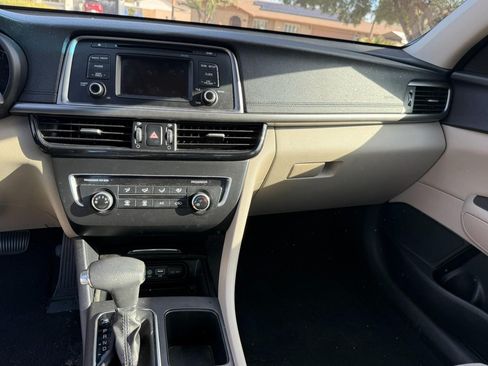 Used 2016 Kia Optima LX image 10